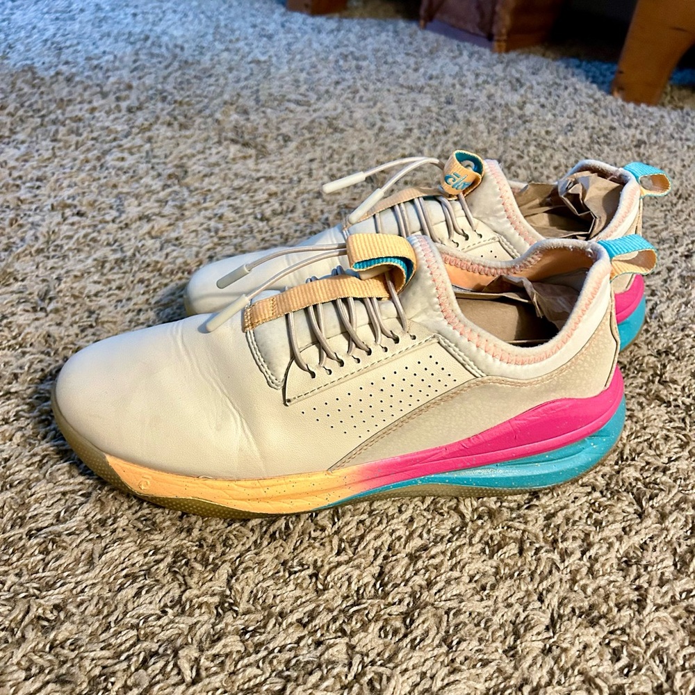 Clove Classic Shoes Size W9.5/M8 Fluid and Slip Resistant Healthcare Sneakers